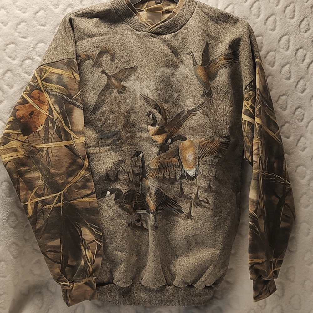Women's Small Geese Sweatshirt